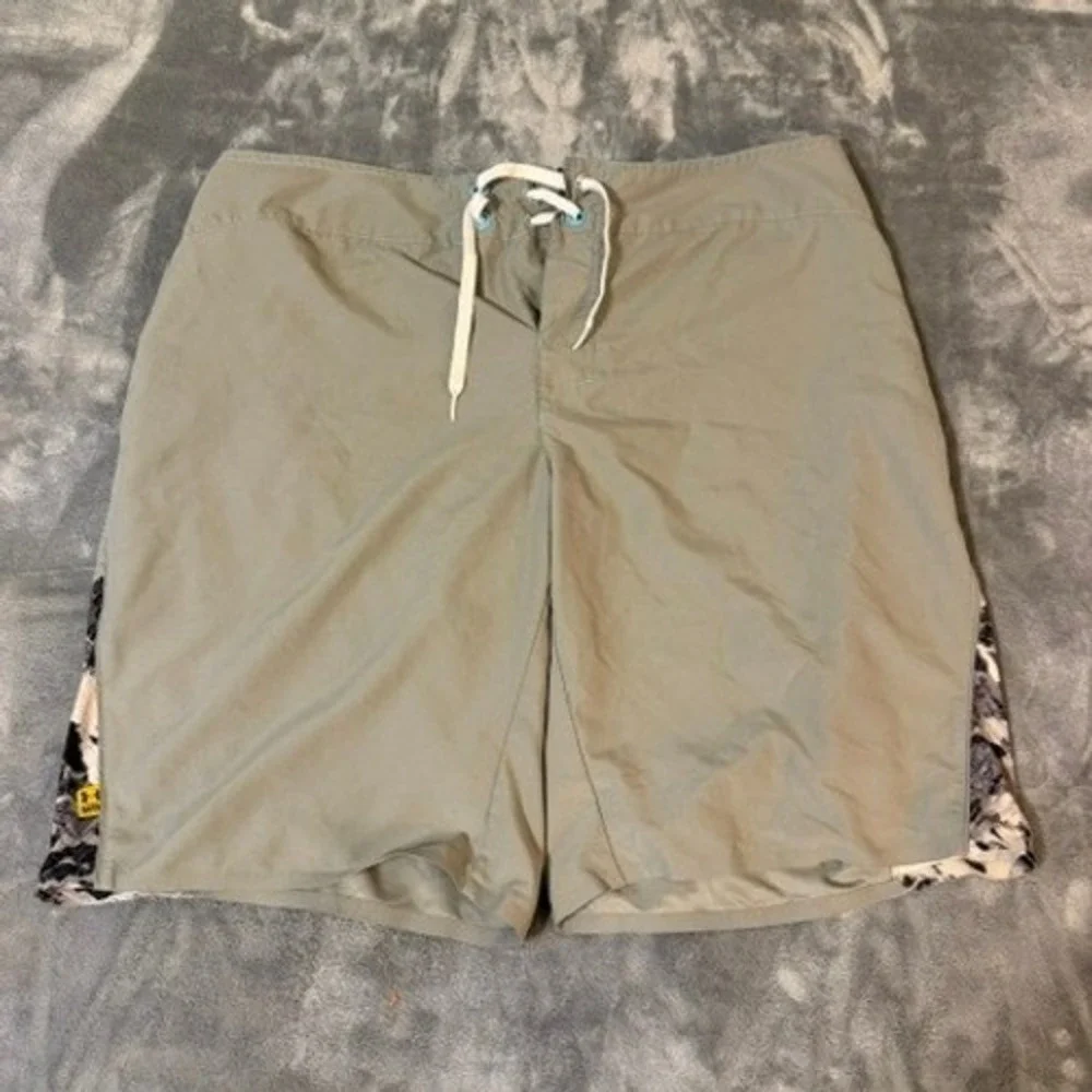 Under Armour Board Shorts Men 36 Tan Mountain Graphic Athletic Swim Trunks